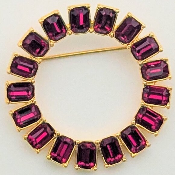 Vintage Monet Statement Dazzling Red Emerald Cut Rhinestones in Gold Tone Brooch - Picture 1 of 3